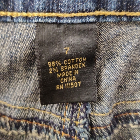 Half length jeans by Roca Wear, size 7, blue denim. - Picture 5 of 7